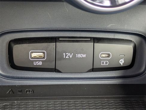 Used 2025 Hyundai Venue Limited image 23