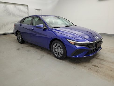 Used 2024 Hyundai Elantra SEL image 11