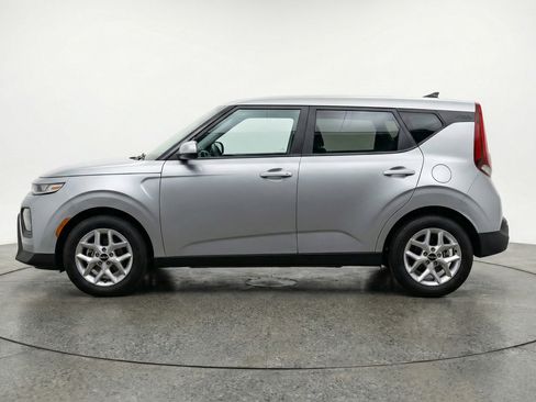 Used 2025 Kia Soul LX w/ LX Technology Package FWD image 5