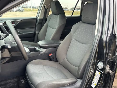 Used 2024 Toyota RAV4 XLE image 12