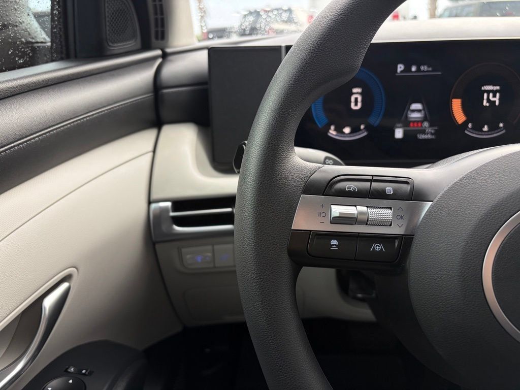 Used 2025 Hyundai Tucson SEL FWD image 16