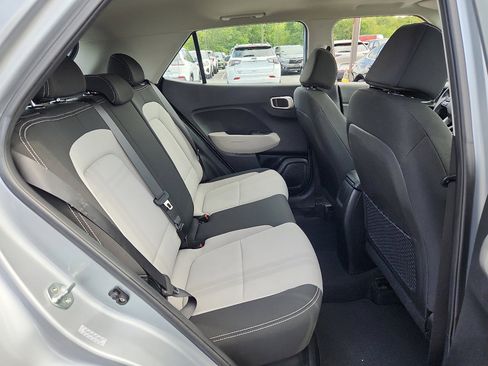 Used 2022 Hyundai Venue SEL image 16