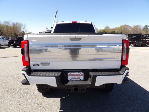 Used 2024 Ford F250 Platinum w/ FX4 Off-Road Package image 6