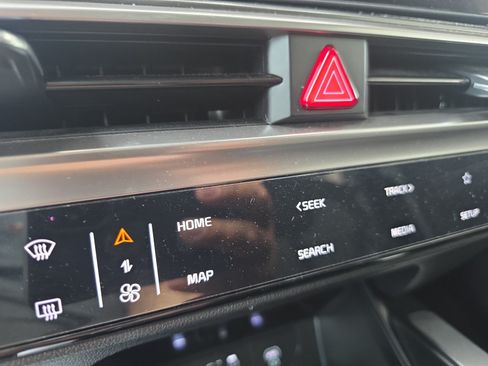 Certified 2025 Kia Sorento LX FWD image 15