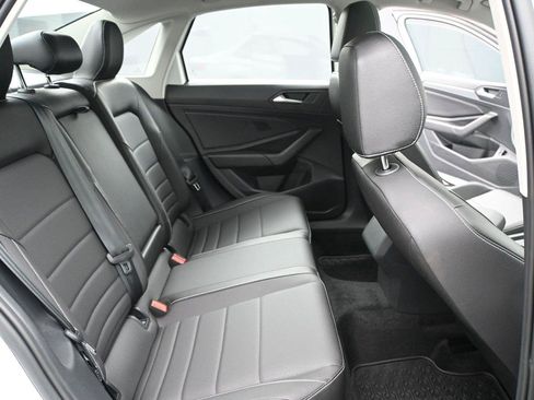Used 2023 Volkswagen Jetta SE w/ Panoramic Sunroof Package FWD image 19