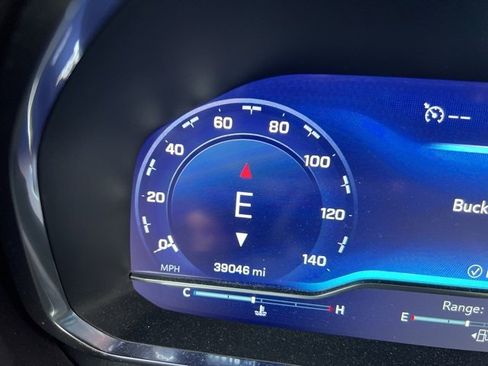 Used 2022 Chevrolet Suburban Premier image 12