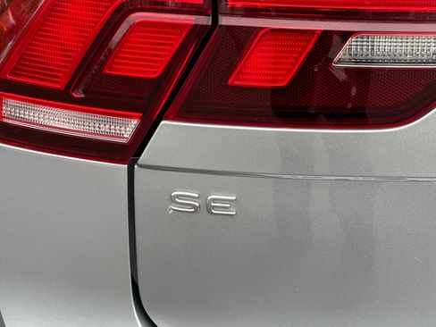 Certified 2022 Volkswagen Tiguan SE w/ Panoramic Sunroof Package image 29