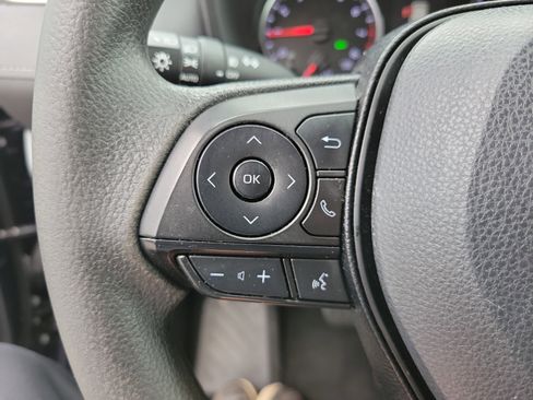 Used 2020 Toyota RAV4 XLE FWD image 21