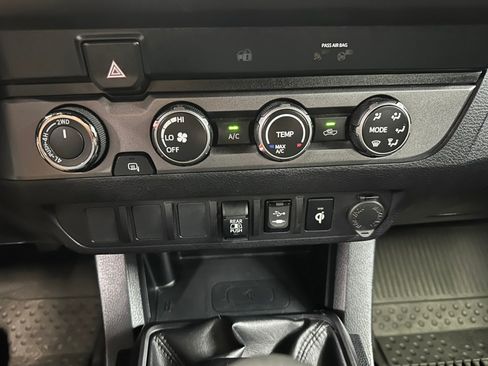 Used 2019 Toyota Tacoma TRD Sport AWD/4WD image 13