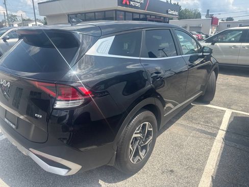 Used 2024 Kia Sportage LX AWD/4WD image 4
