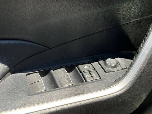 Used 2022 Toyota RAV4 XLE w/ Convenience Package FWD image 8