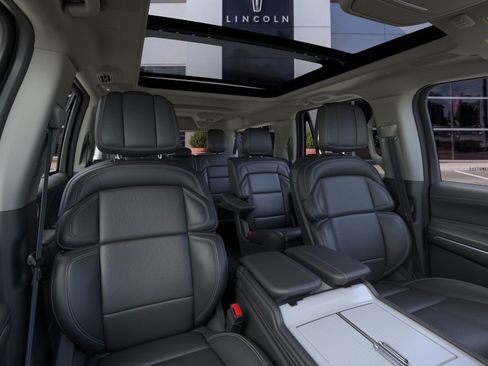 New 2026 Lincoln Navigator L Reserve AWD/4WD image 10