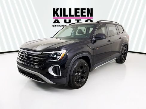 Used 2025 Volkswagen Atlas Peak Edition SE AWD/4WD image 3