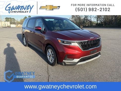 Used 2024 Kia Carnival LX image 3