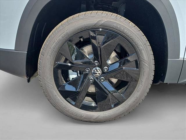 New 2026 Volkswagen Taos SE FWD image 11