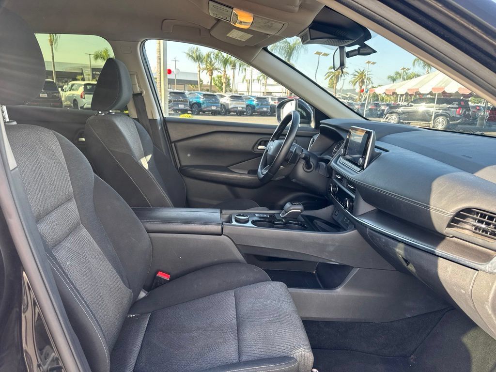 Used 2025 Nissan Rogue SV AWD/4WD image 8