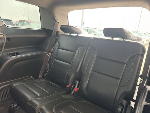 Certified 2023 GMC Acadia SLT w/ LPO, Floor Liner Package AWD/4WD image 36