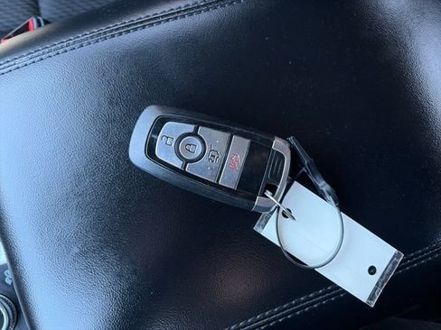 Used 2022 Ford Explorer XLT image 50