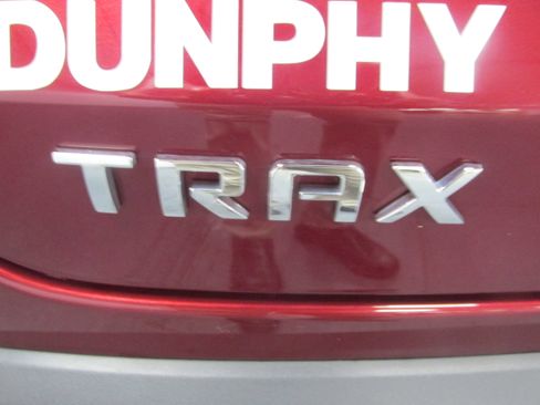 Used 2025 Chevrolet Trax LT w/ LT Convenience Package image 19