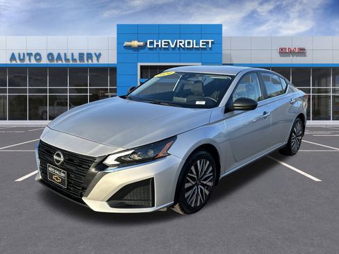 Used 2024 Nissan Altima 2.5 SV image 1