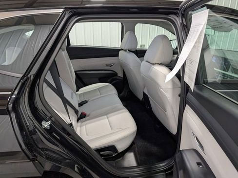 Used 2025 Hyundai Tucson SE image 25