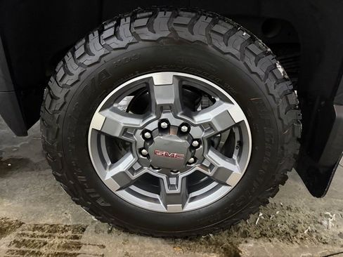 Used 2025 GMC Sierra 2500 SLT w/ SLT Premium Package image 9