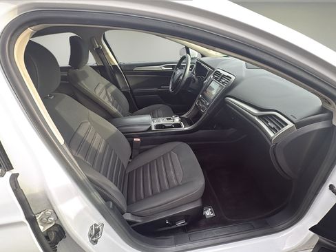 Used 2017 Ford Fusion SE w/ Fusion SE Technology Package image 13