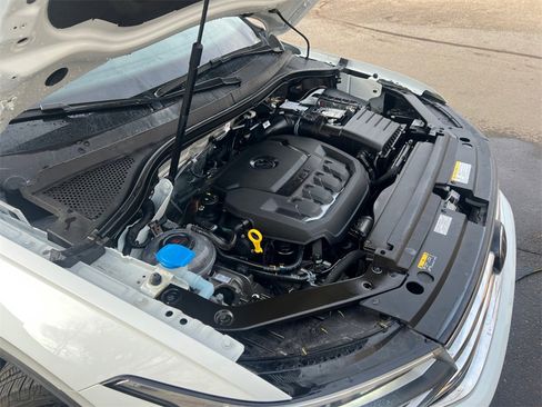 Used 2024 Volkswagen Tiguan SE w/ Panoramic Sunroof Package image 35