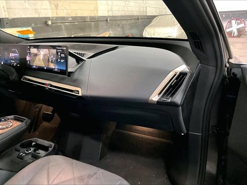 Used 2022 BMW iX xDrive50 w/ Premium Package AWD/4WD image 18