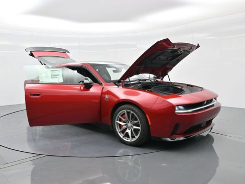 Used 2024 Dodge Charger Daytona Scat Pack w/ Plus Group AWD/4WD image 28