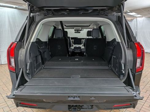 Certified 2025 Ford Expedition Active image 20