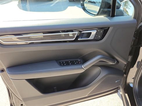 Certified 2023 Porsche Cayenne S Platinum image 24