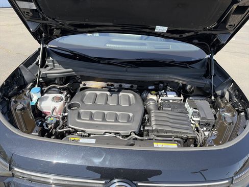 Used 2025 Volkswagen Tiguan SEL R-Line image 27