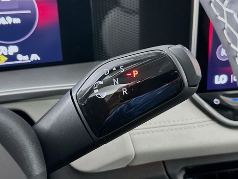 New 2025 Volkswagen Tiguan SE image 16