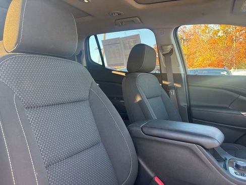 Used 2023 GMC Acadia SLE w/ Driver Convenience Package image 12