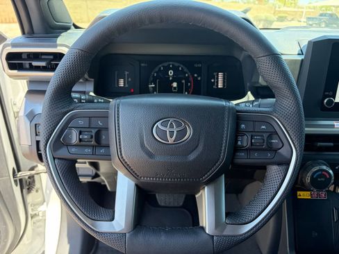 Used 2025 Toyota Tacoma SR5 AWD/4WD image 9