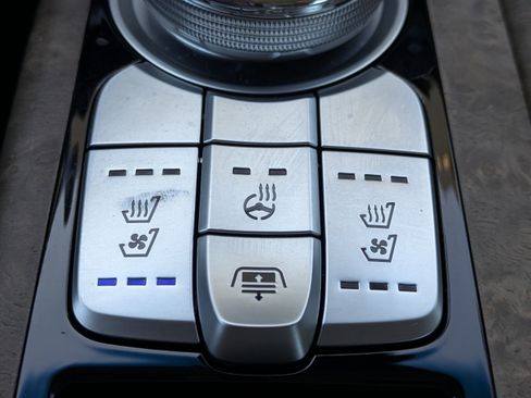 Used 2020 Genesis G90 3.3T Premium image 28