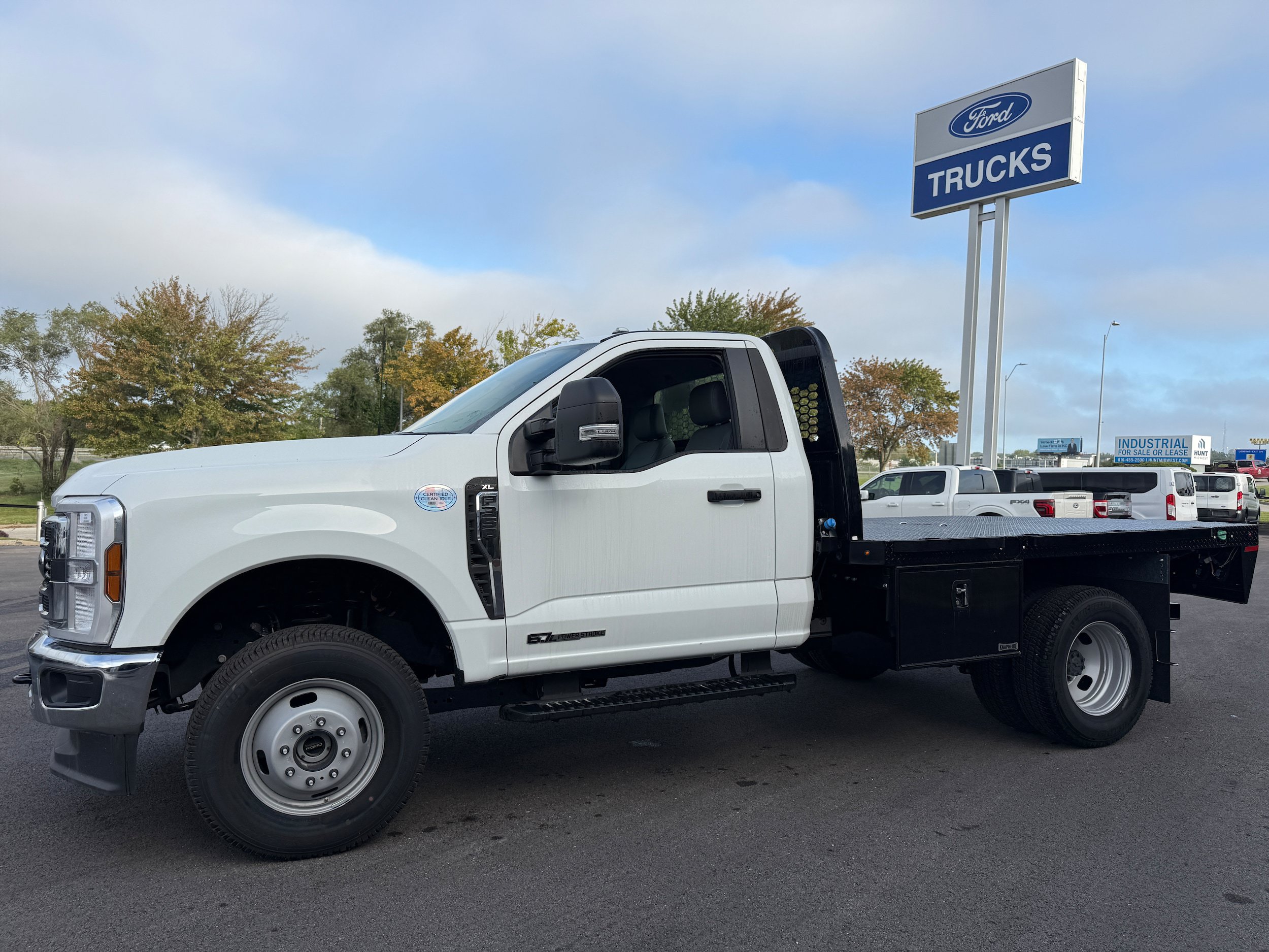 New 2025 Ford F350 4x4 Regular Cab DRW Super Duty image 4