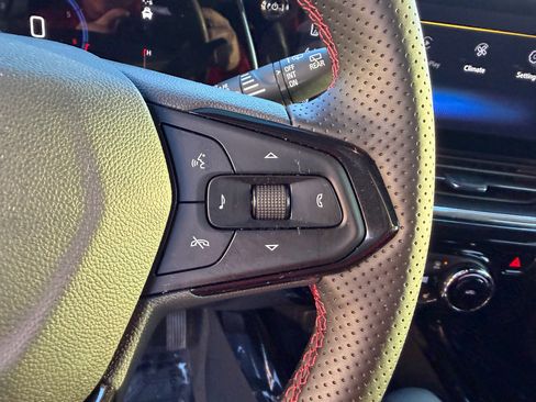 Used 2025 Chevrolet Trax RS w/ Driver Confidence Package image 26