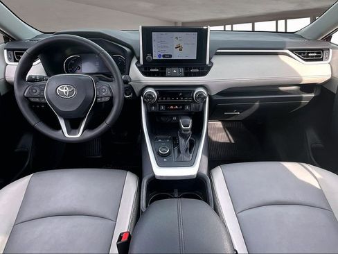 Used 2023 Toyota RAV4 XLE Premium image 7