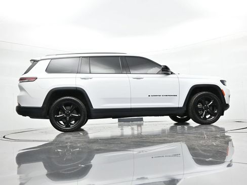 Used 2023 Jeep Grand Cherokee L Laredo AWD/4WD image 31