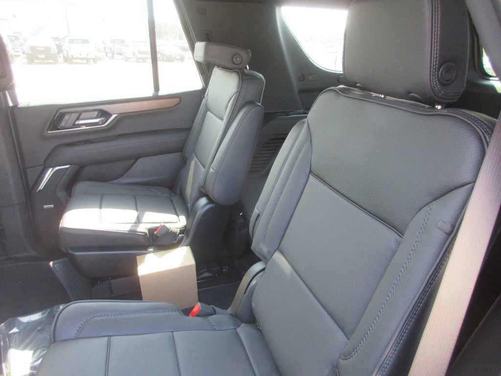 New 2026 GMC Yukon Denali w/ Denali Reserve Package AWD/4WD image 14