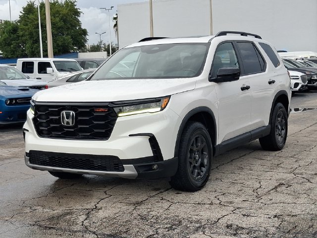 Used 2024 Honda Pilot TrailSport image 2