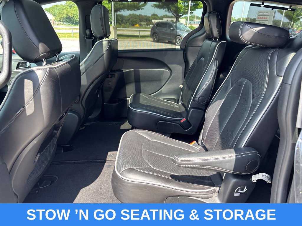 Used 2025 Chrysler Pacifica Limited FWD image 4
