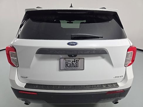 Used 2021 Ford Explorer XLT w/ Equipment Group 202A image 5