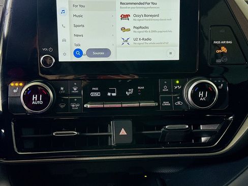 Used 2023 Toyota Highlander XLE image 27