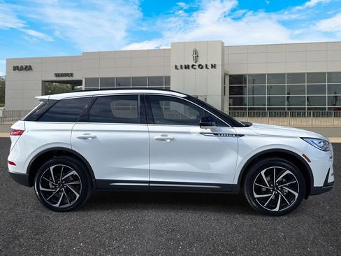 New 2026 Lincoln Corsair Reserve image 2