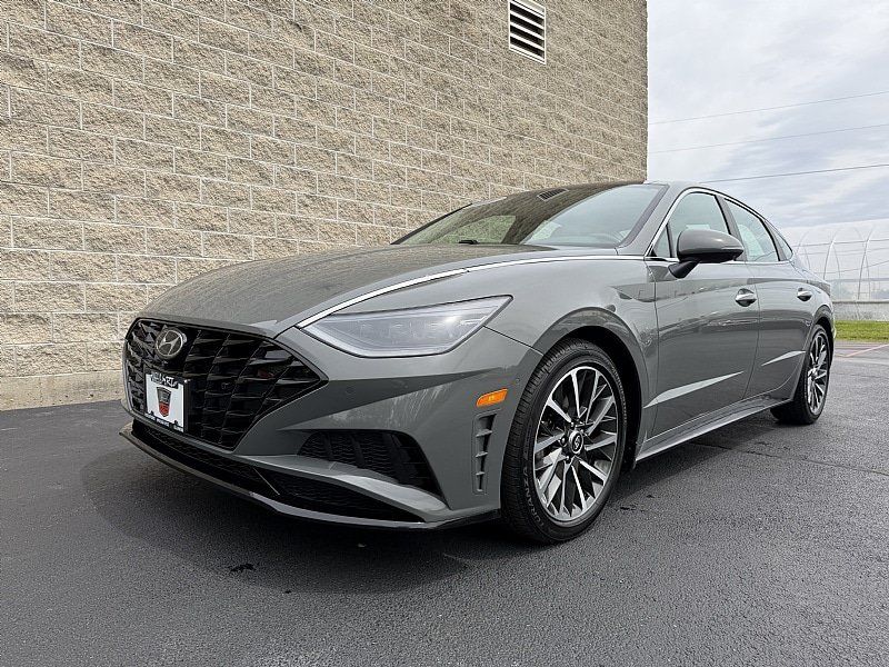 Used 2021 Hyundai Sonata Limited w/ Winter Weather Package FWD image 4