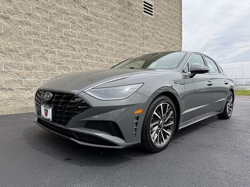 Used 2021 Hyundai Sonata Limited w/ Winter Weather Package FWD image 4