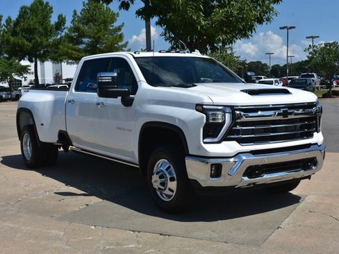 New 2026 Chevrolet Silverado 3500 LTZ w/ LTZ Plus Package AWD/4WD image 3